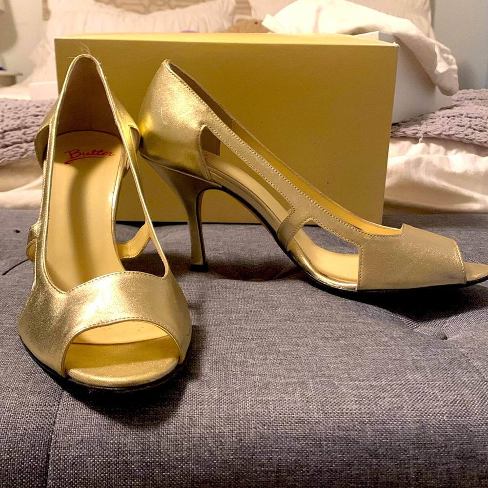 Butter Gold peep toe pumps made in Italy